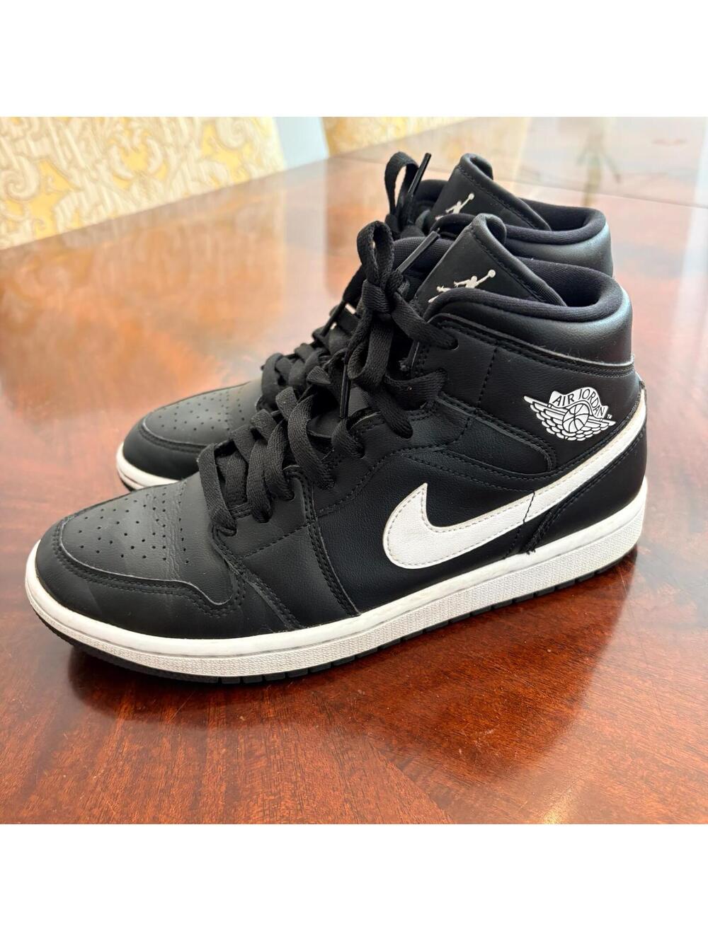 Nike Air Jordan 1 Retro Mid Black White Panda Size 9